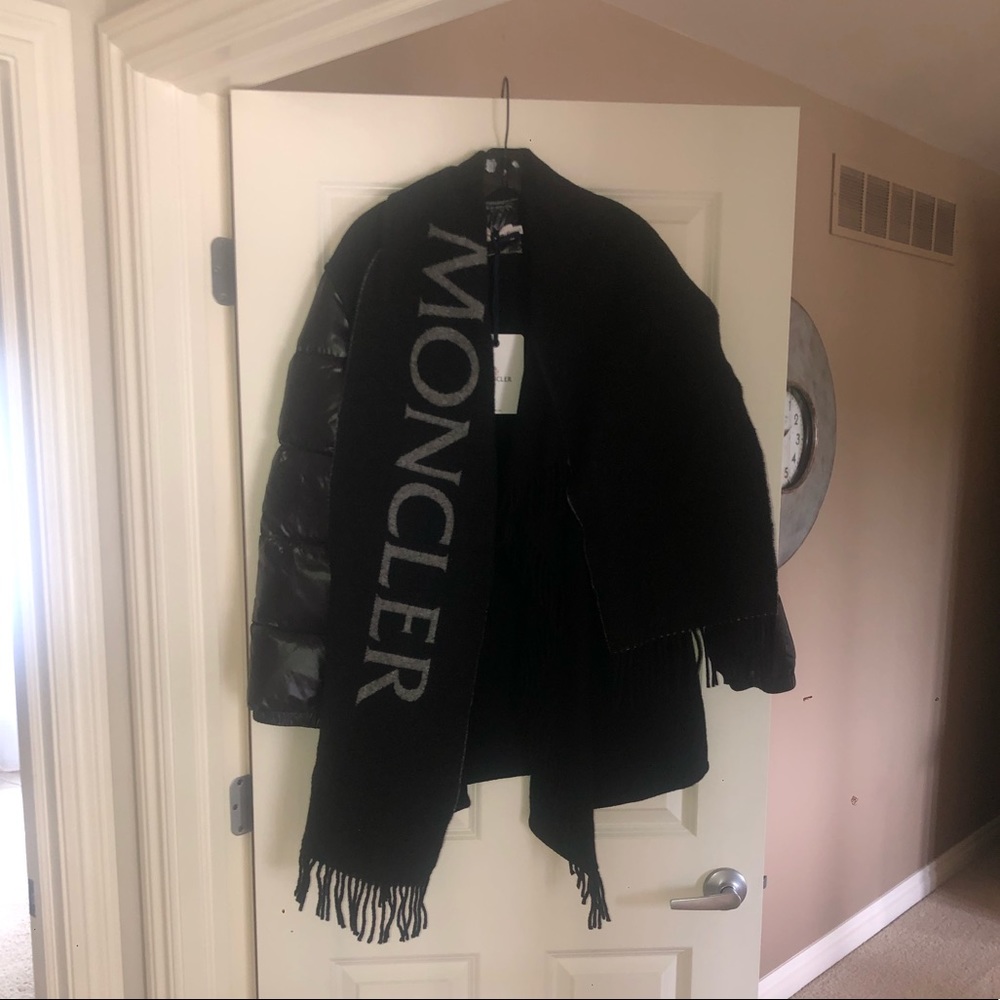 Moncler Jacket - Scarf attached Size Large